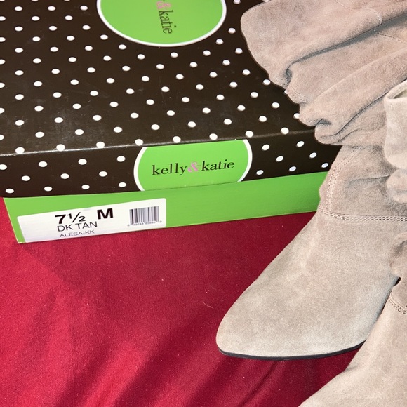 Boots - Picture 3 of 3